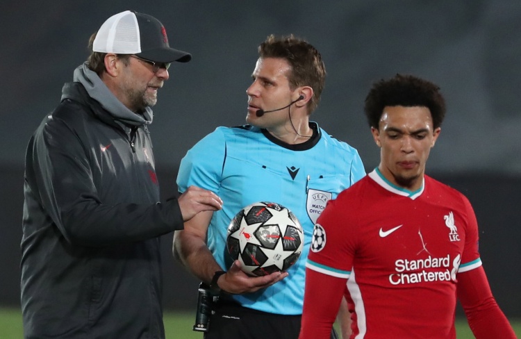 每体：巴萨两个月前还拖欠拜仁1060万莱万转会费，现已结清（每体：两个月前巴萨仍拖欠拜仁莱万转会费1060万欧，现已付清）