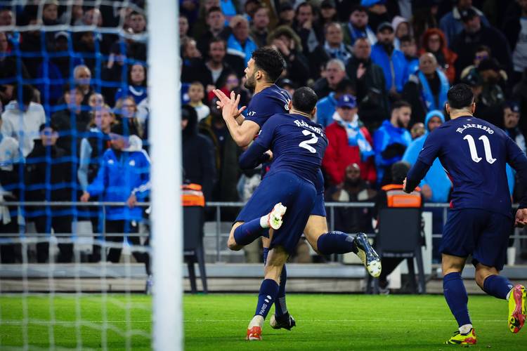 波兰媒体：莱万妻子经常分享跳交际舞的视频，引发了夫妻争吵（波媒称：莱万妻子频晒交际舞视频，夫妻因此起争执）