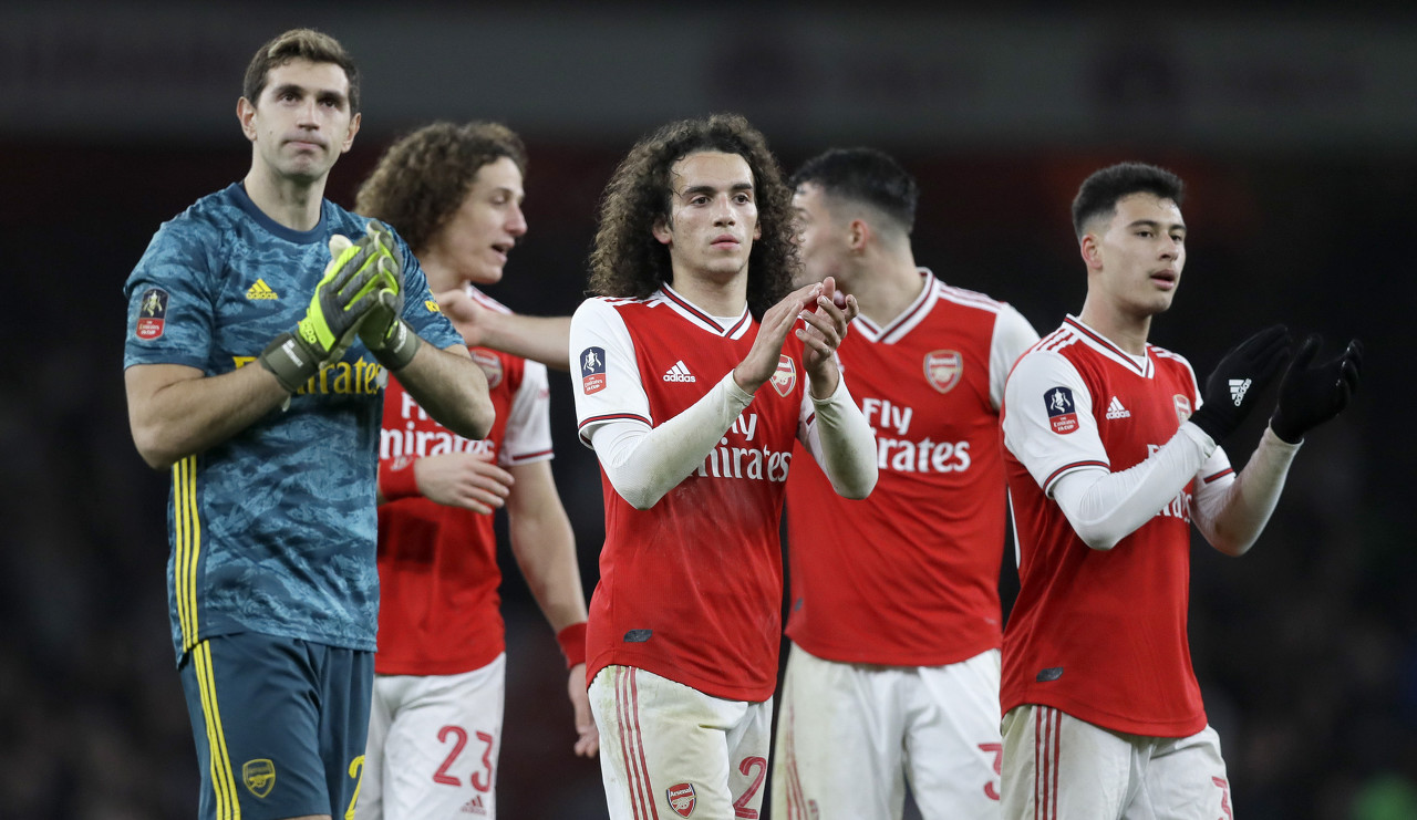 李霄鹏告别青岛海牛：战术调整与未来展望（李霄鹏离任青岛海牛：战术变革与前路思考）