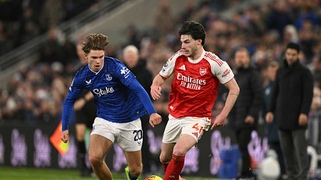 一日意甲动向：国米大胜科莫晋级榜首，米兰中锋实在是太令人发愁（意甲今日观察：国米横扫科莫登顶，米兰中锋难题令人头疼）