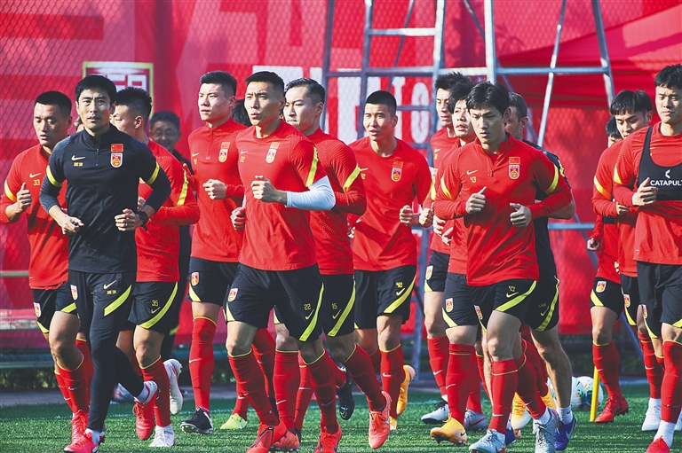 法兰克福后卫：巴萨的比赛风格非常大胆，你会欣赏他们的水平（法兰克福后卫：巴萨踢法大胆，实力令人称道）