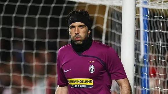 帕潘夸赞吉鲁：他不仅能进球还能防守，甚至还能客串门将（帕潘盛赞吉鲁：能攻善守，必要时还能客串门将）