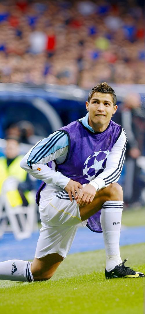 皇马名宿：球队不能被维尼修斯牵着鼻子走，没人把他绑在这（皇马名宿：球队不该被维尼修斯左右，他并非被迫留队）