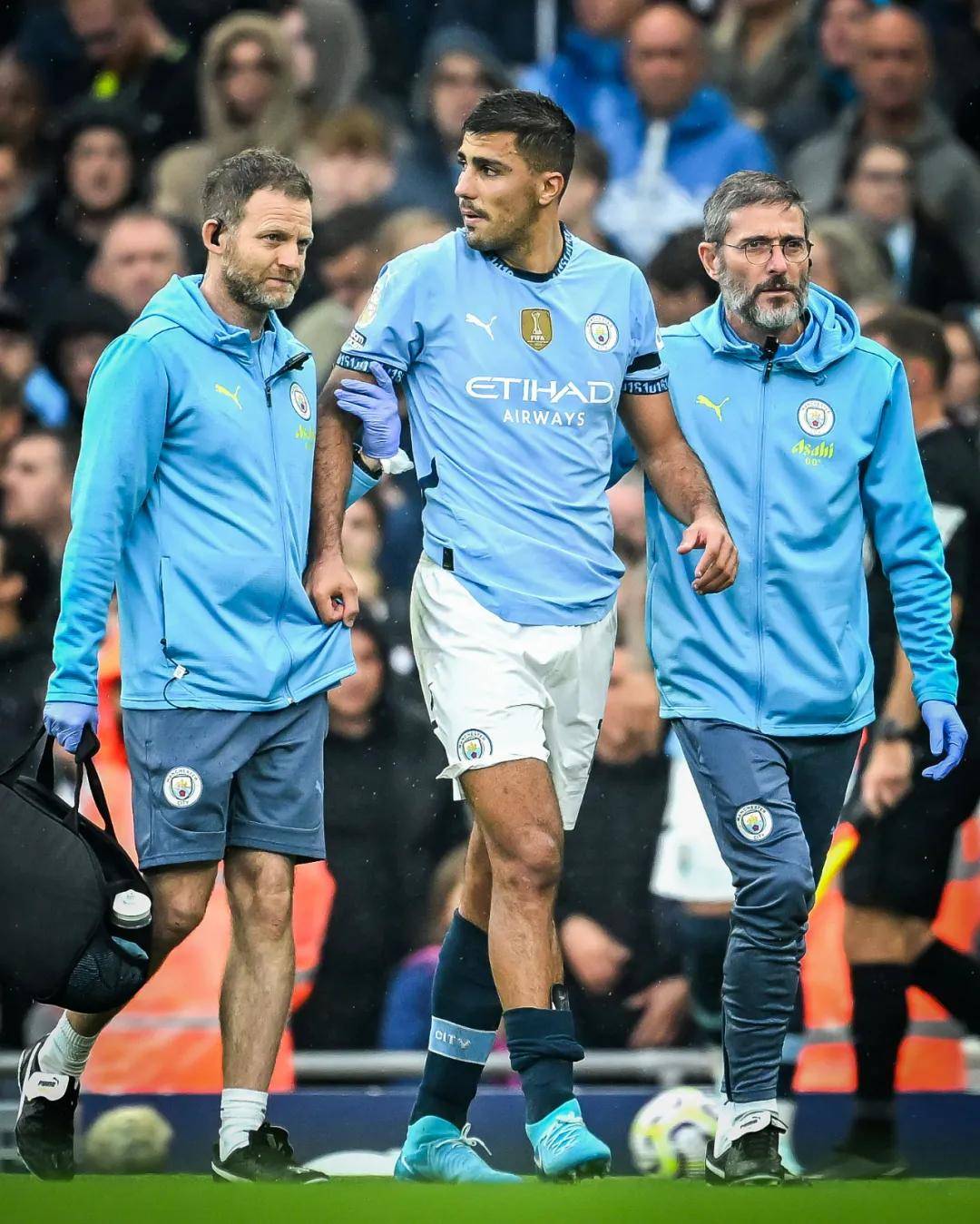 费迪南德之子洛伦兹签下首份职业合同，新赛季为布莱顿U21效力（费迪南德之子洛伦兹完成职业首签，新赛季将代表布莱顿U21出战）