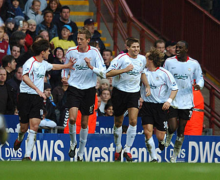 又犯规了！第二节刚上来杨瀚森补防科沃德又被裁判吹打手&已经3犯（次节开局杨瀚森补防科沃德再被吹打手，个人犯规已3次）