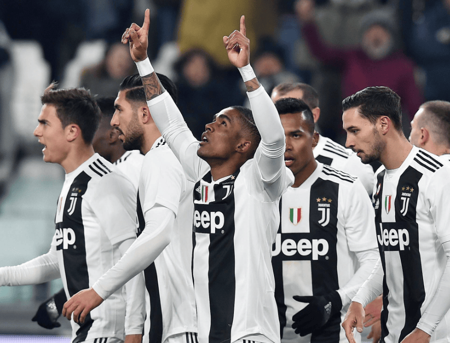 湖人半场高效，两项命中率均超5成，两队狂轰16记三分（半场火力全开！湖人双命中率破50%，两队合飙16记三分）