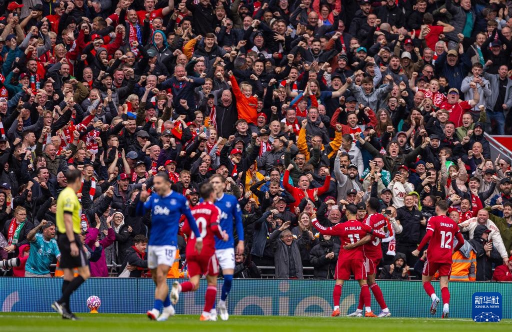 梅西特别金色签名款F50鞋将于夏季发布，引领2026世界杯潮流（梅西专属金色签名F50今夏发布，领衔2026世界杯新风尚）