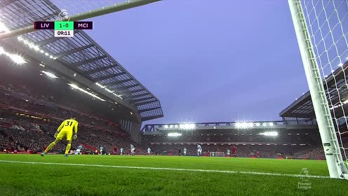 足球裁判规则误区解析（足球裁判规则常见误区解读）