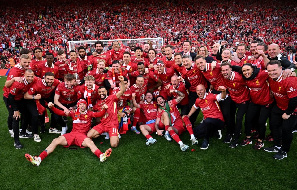 足坛悲喜夜！拜仁曼城齐齐绝杀意甲西甲榜首易主巴萨31超皇马（欧陆足坛大反转！拜仁、曼城读秒绝杀，意甲西甲领头羊易位，巴萨3-1反超皇马）